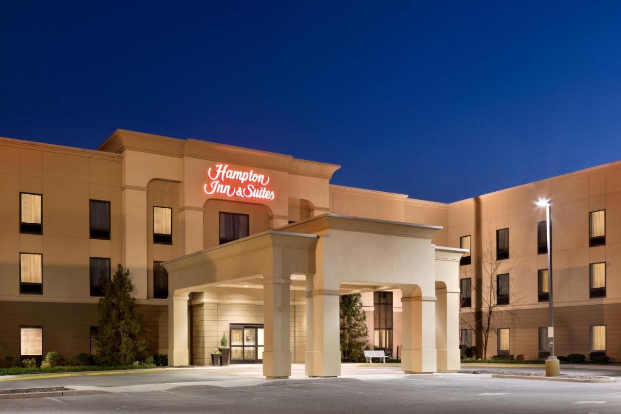 Hampton Inn & Suites Mahwah Exterior photo