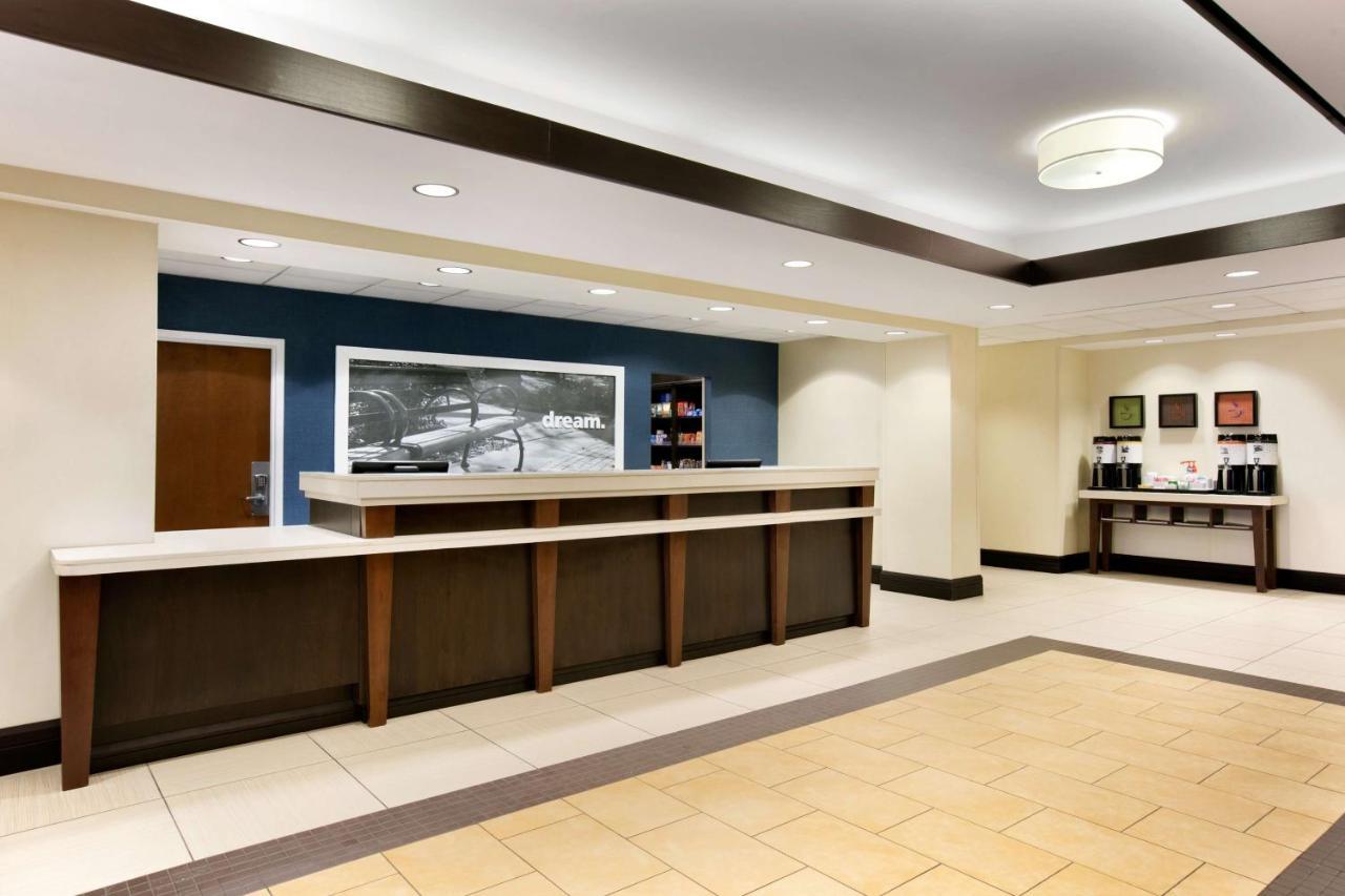 Hampton Inn & Suites Mahwah Exterior photo