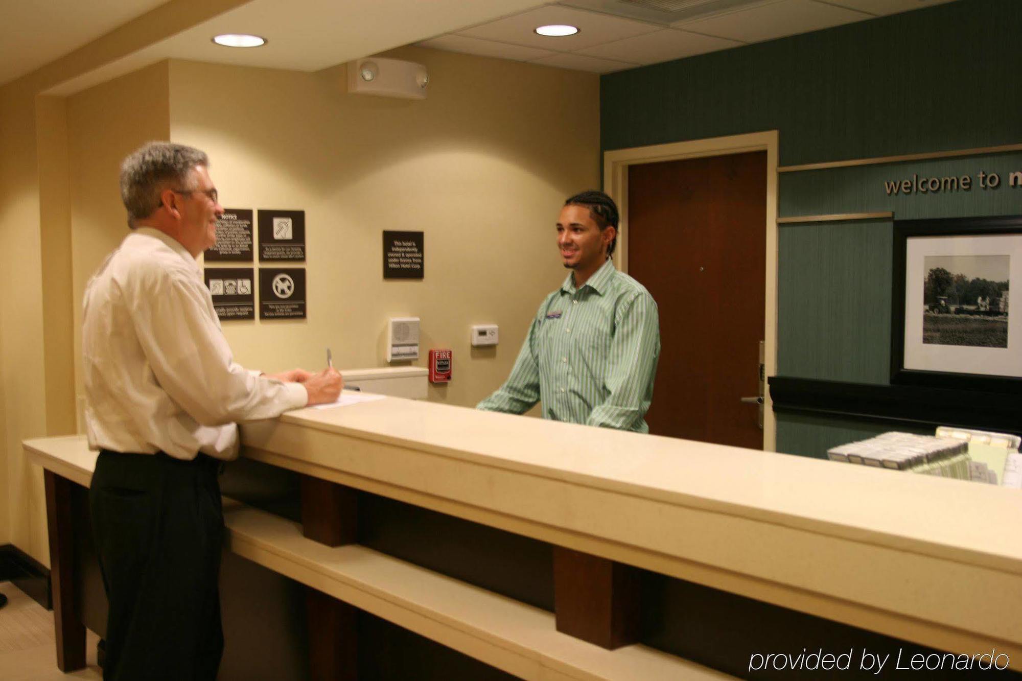 Hampton Inn & Suites Mahwah Interior photo